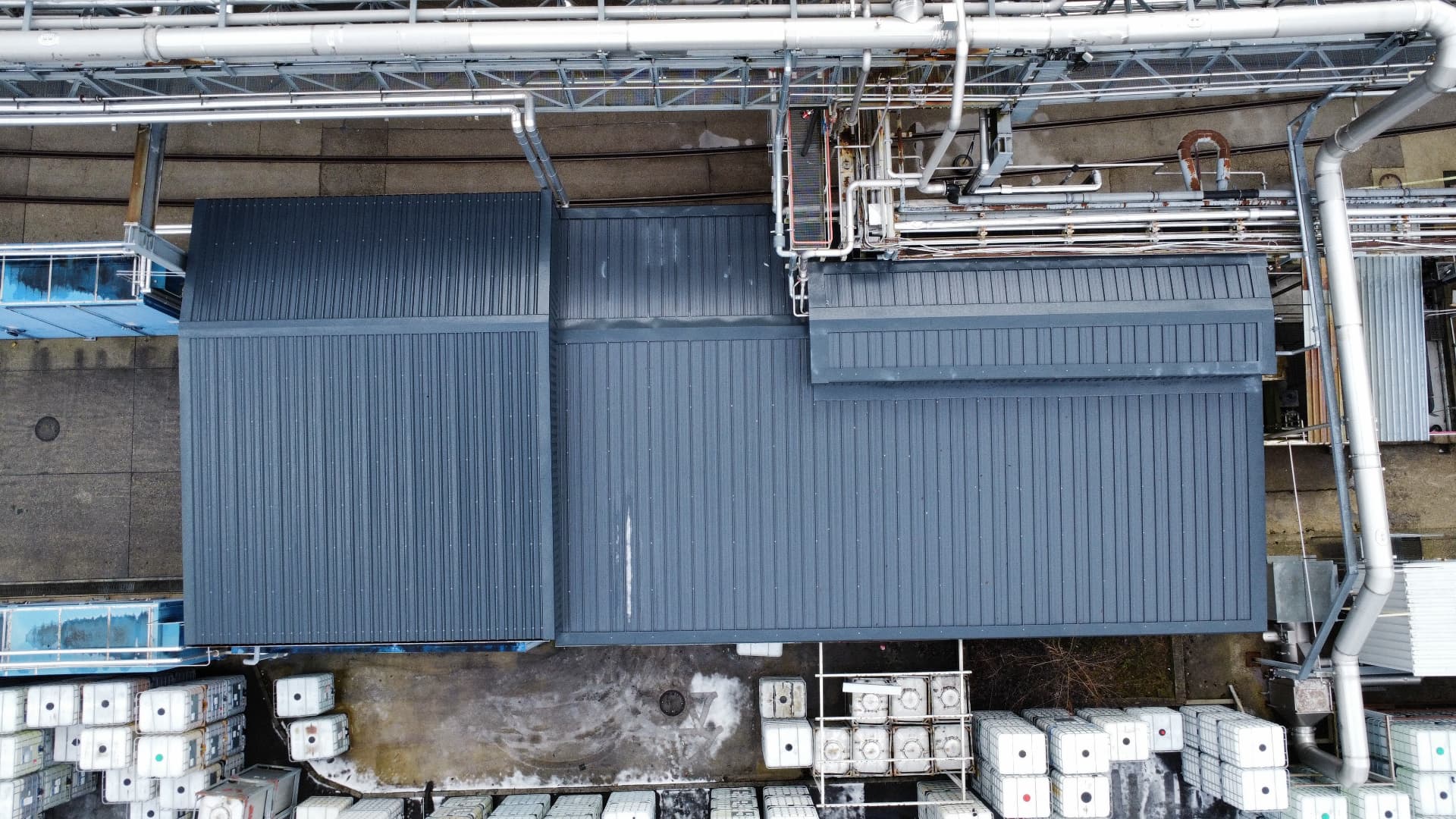 Luftbild einer Industriehalle