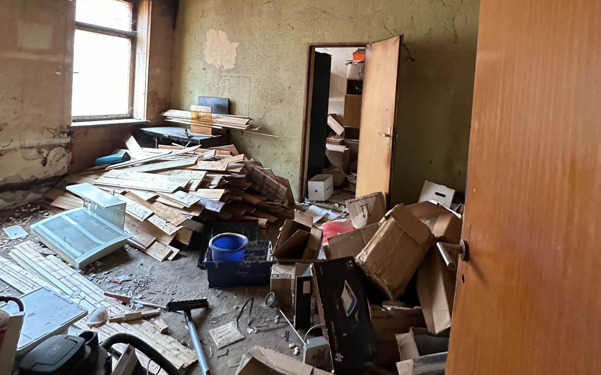Teerpappe Asbest: Wie Sie Teerpappe mit Asbest sicher entfernen und entsorgen
