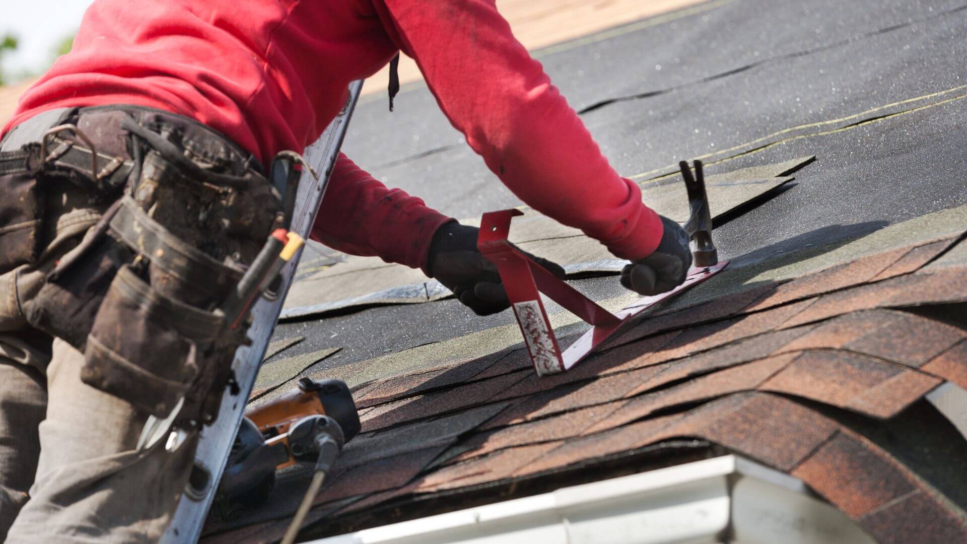 Asbestdach reparieren: Wie Sie Ihr Asbestdach sicher reparieren & Fasern vermeiden