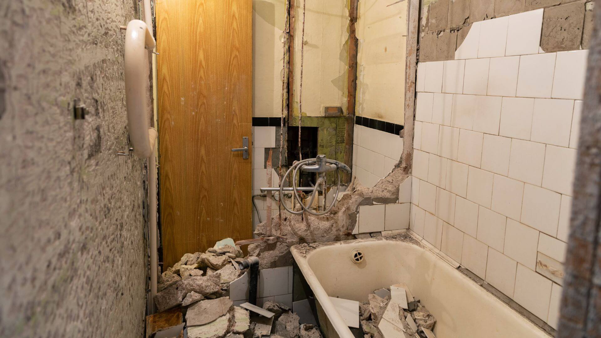 Asbest Badewanne: Gefahr in vintage Sanitärobjekten erkennen