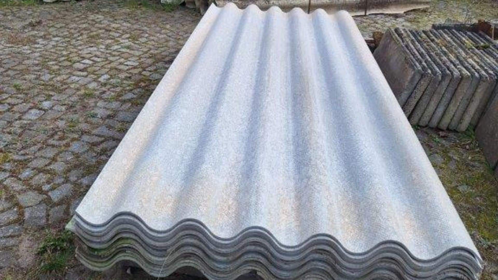 Asbest Deckenplatten: So identifizieren Sie die Gefahr im Dach