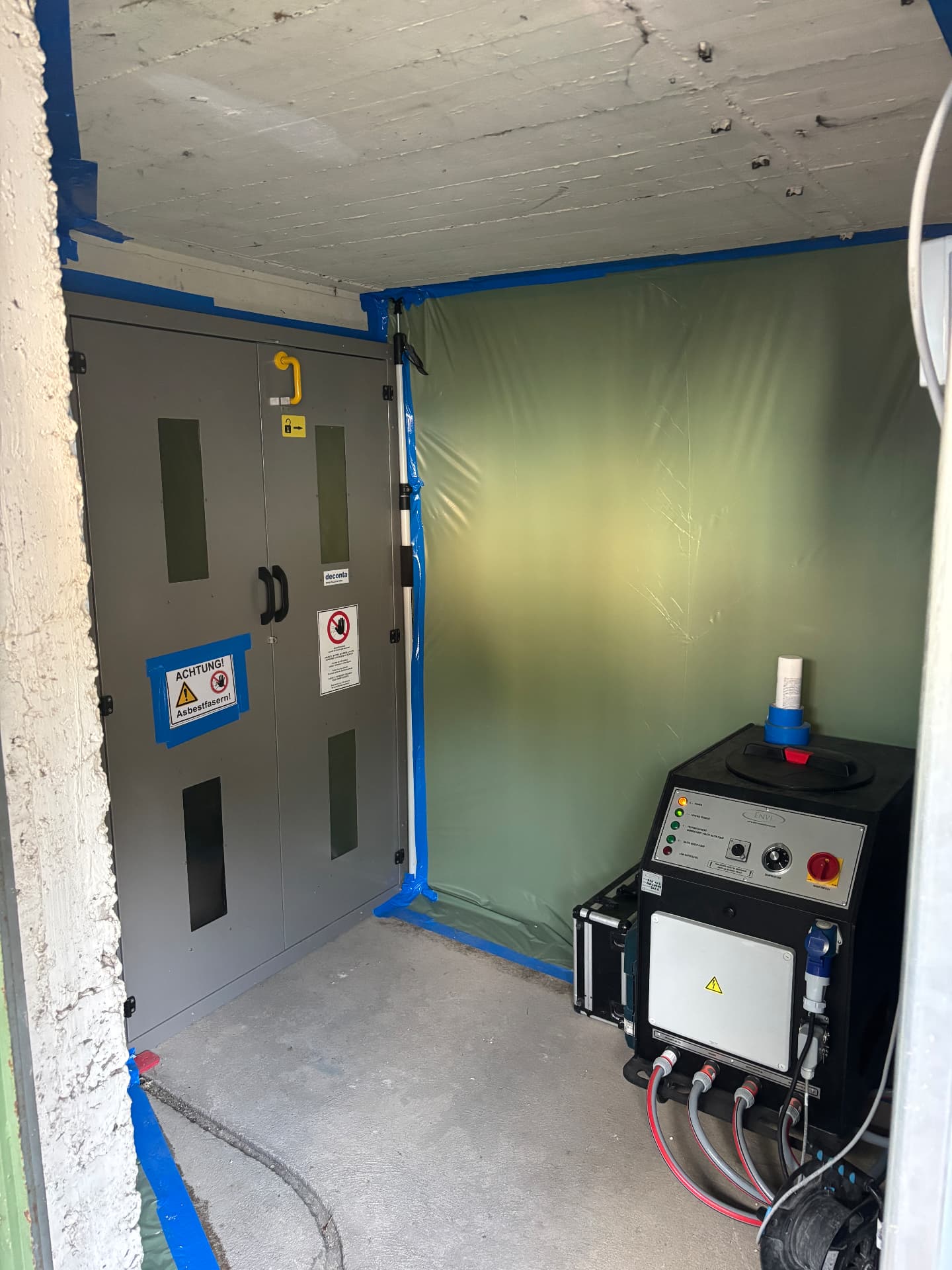 Materialschleuse mit UHG und Filtertechnik