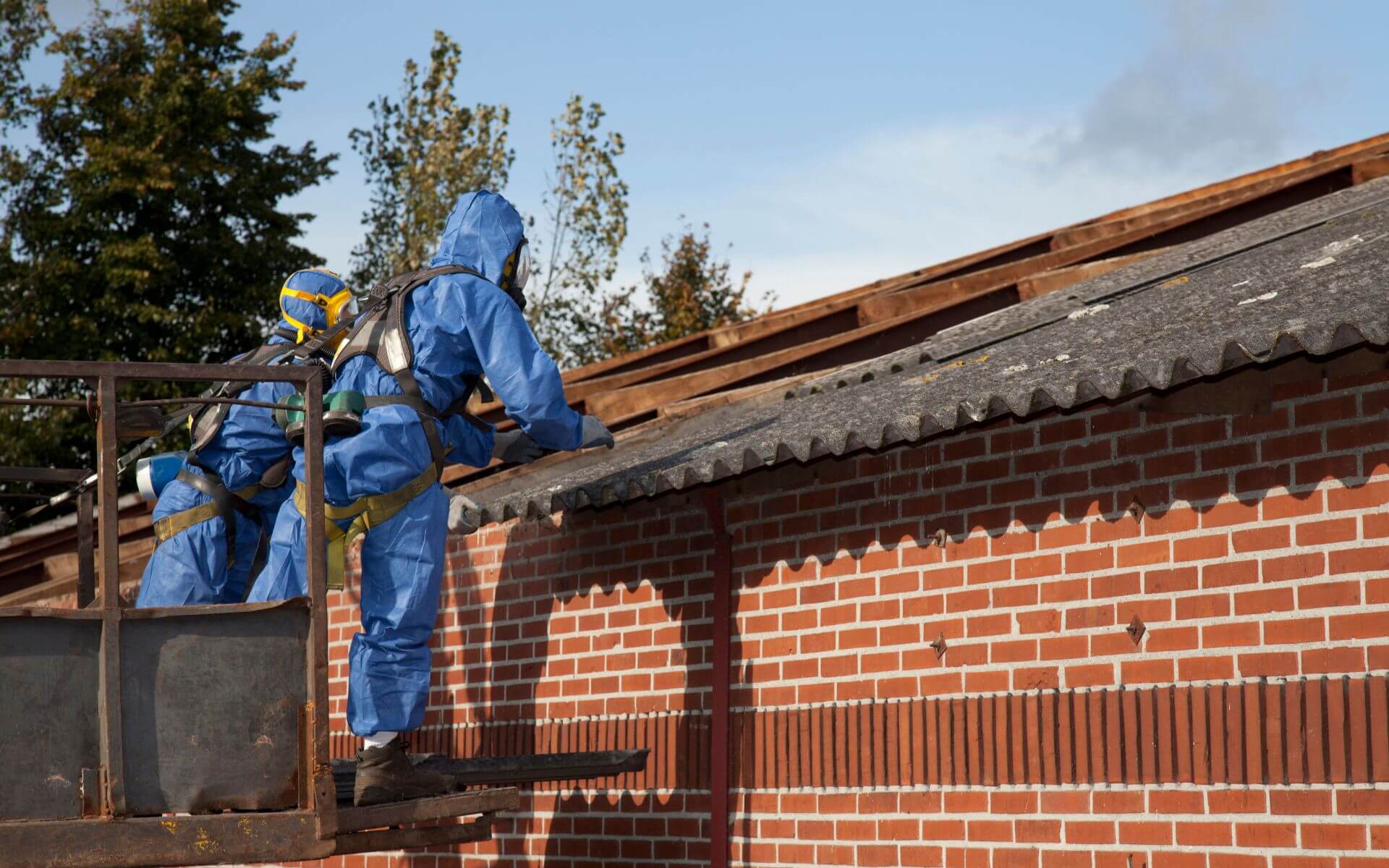 Dachpappe mit Asbest erkennen: So identifizieren Sie Asbest in Dachpappe