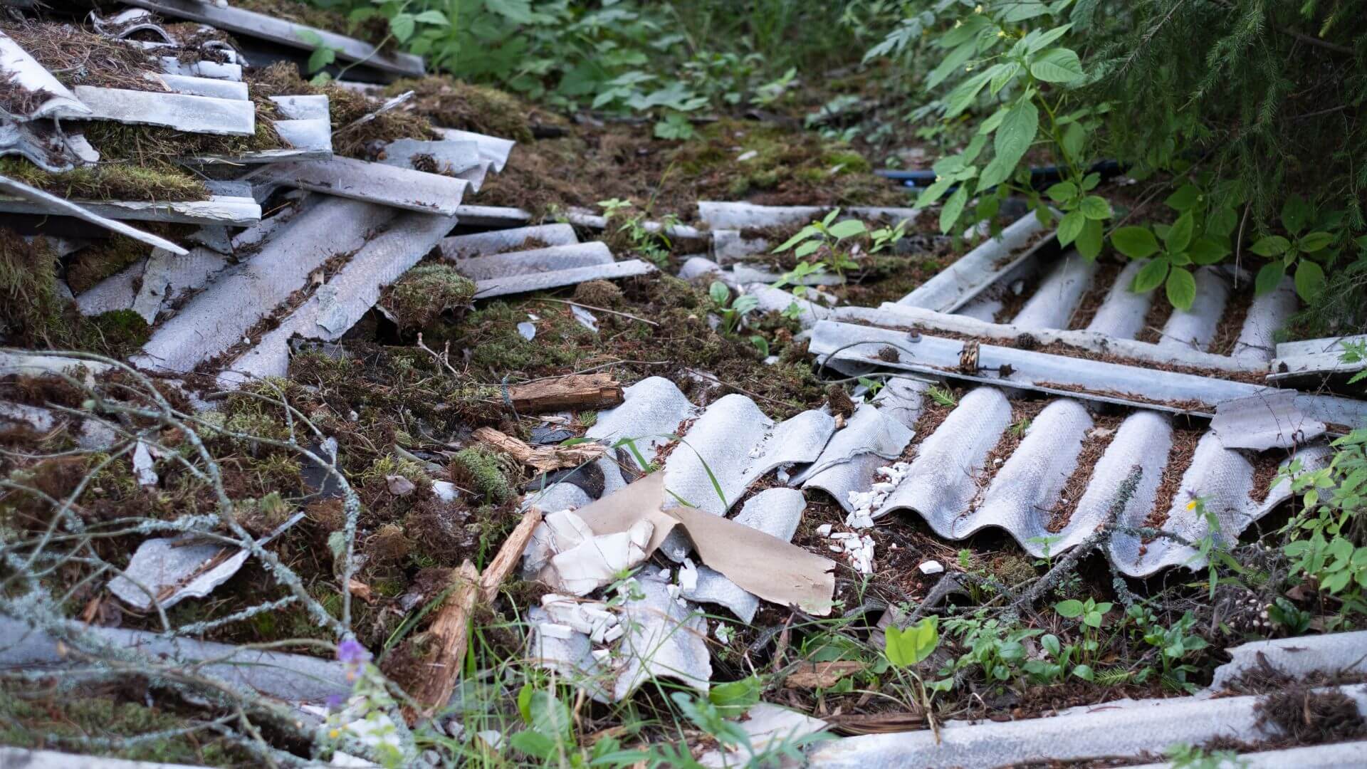 Heraklithplatten Asbest: Risiken, Entsorgung & sichere Umgang mit den Bauplatten